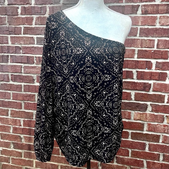Maurices One Shoulder Medallion Print Lady’s Top, NWOT! Size XL - Picture 2 of 10